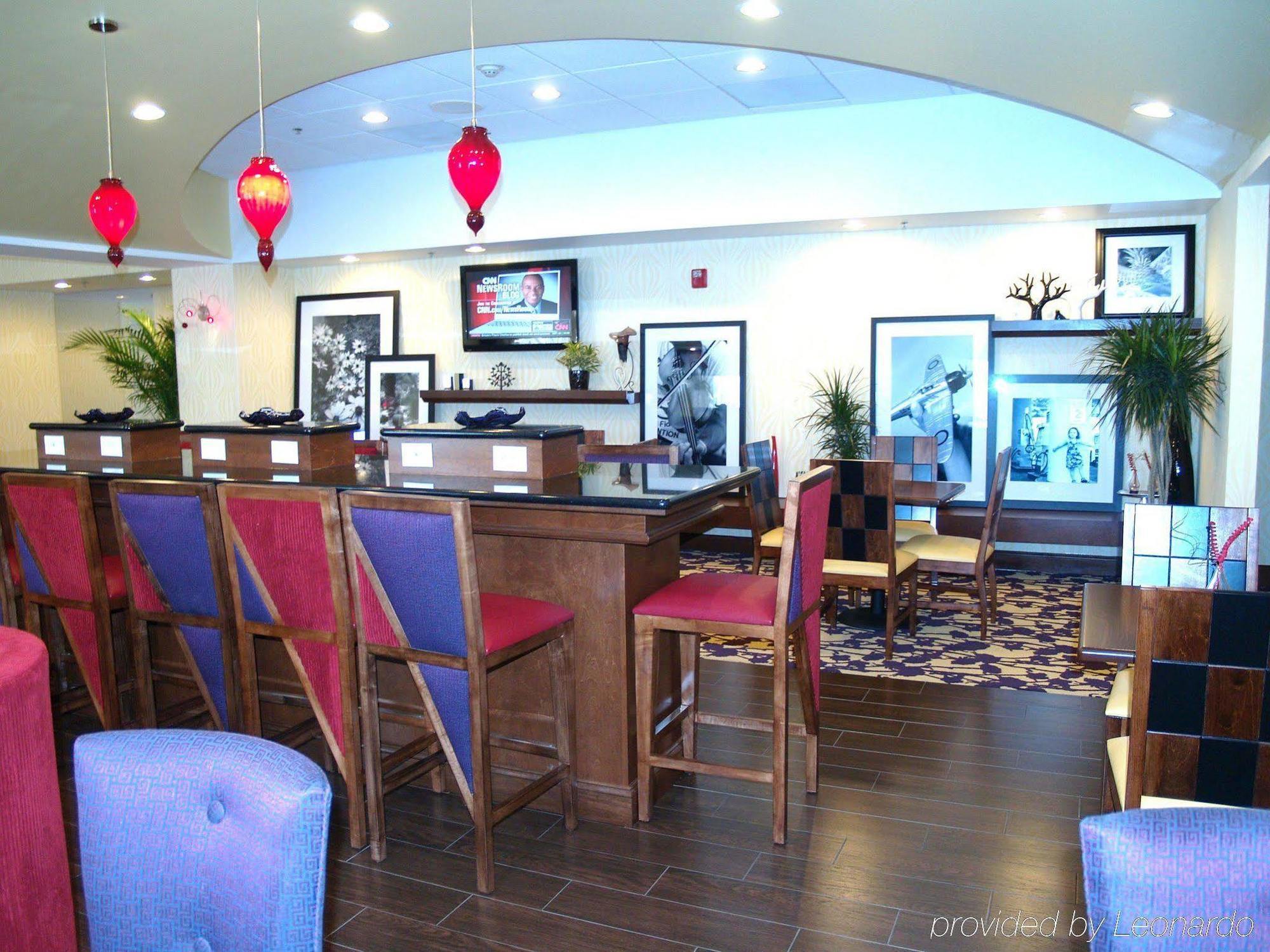 Hampton Inn Richmond - Airport Сандстон Ресторан фото