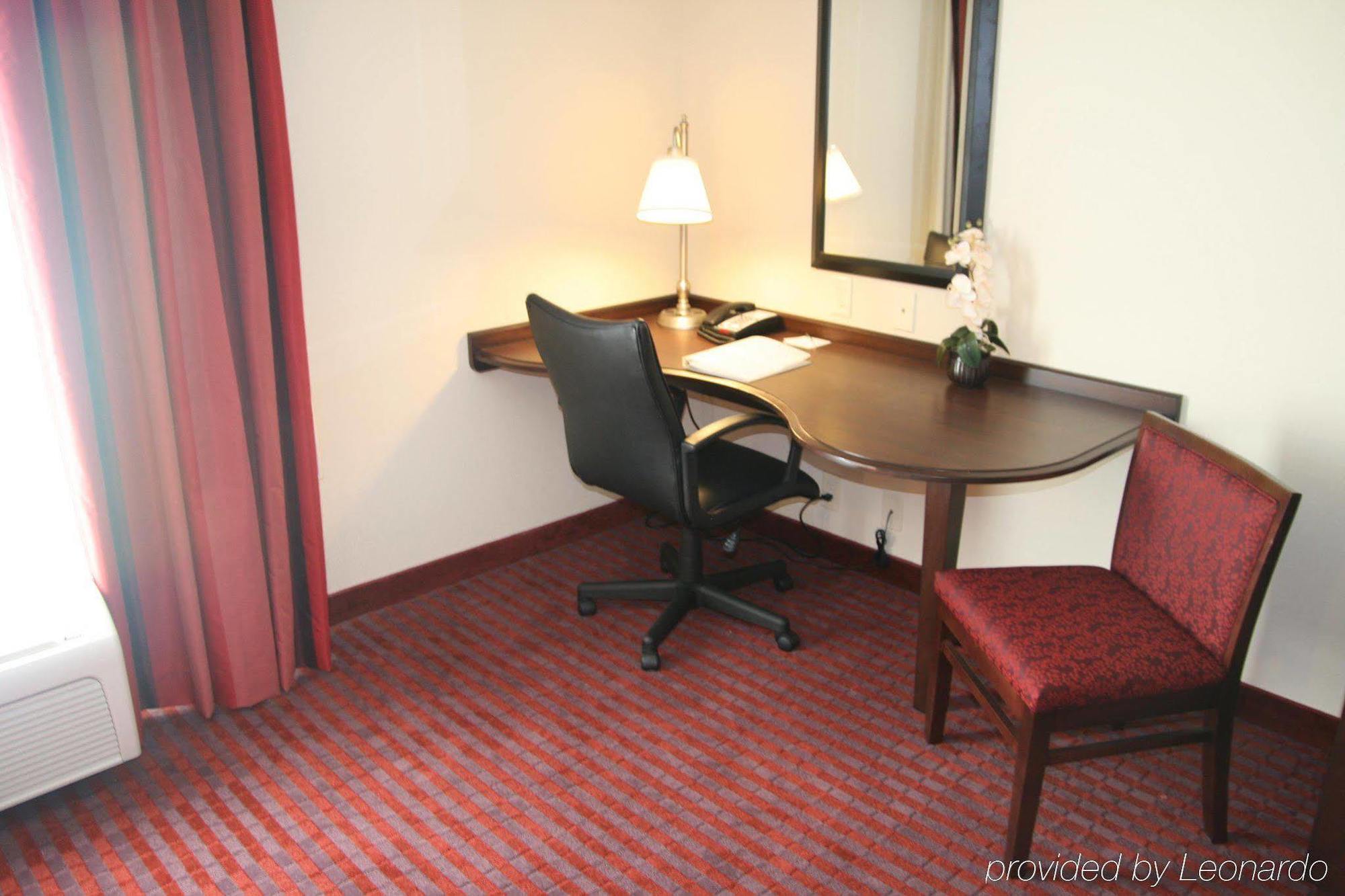 Hampton Inn Richmond - Airport Сандстон Номер фото